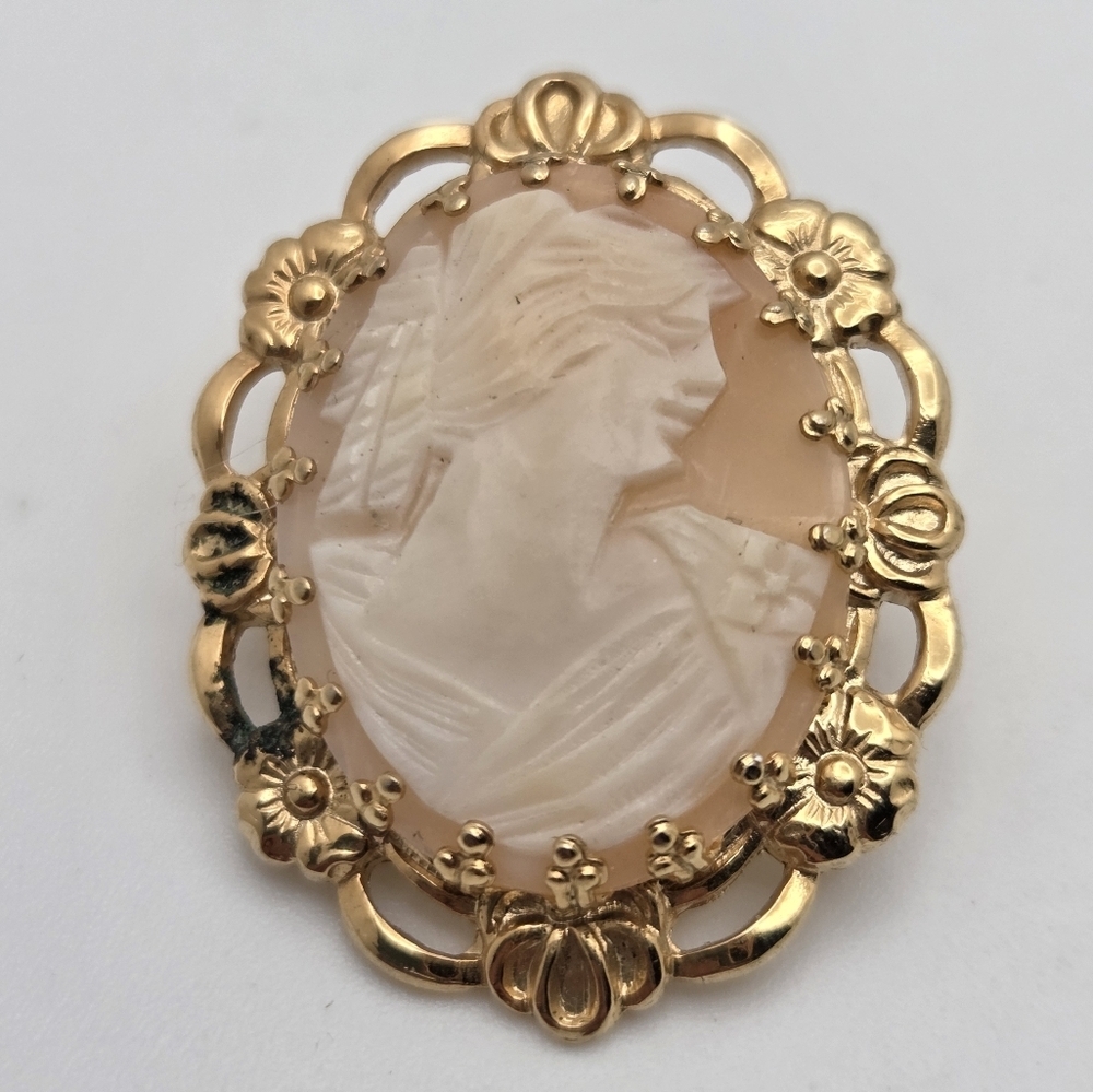 VINTAGE HAND CARVED SHELL WOMAN CAMEO GOLD FILLED PIN BROOCH  COLLECTIBLE